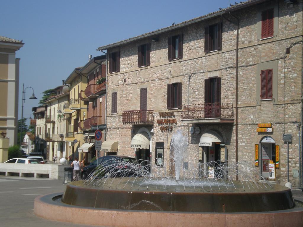 ホテル Piazza Degli Angeli アッシジ エクステリア 写真
