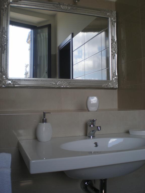 ホテル Piazza Degli Angeli アッシジ 部屋 写真