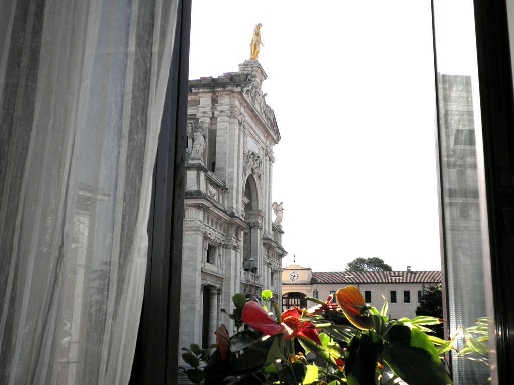 ホテル Piazza Degli Angeli アッシジ エクステリア 写真