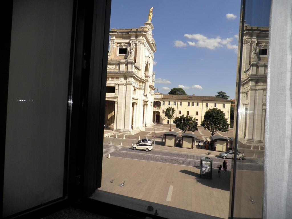 ホテル Piazza Degli Angeli アッシジ エクステリア 写真