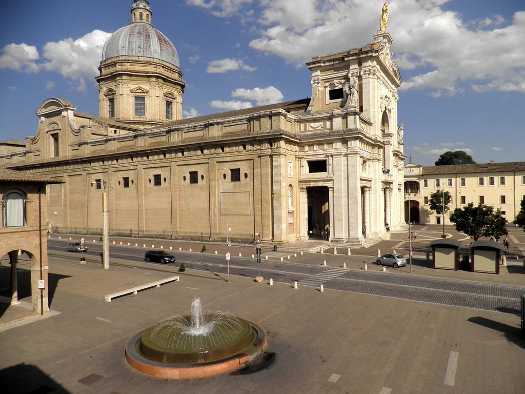 ホテル Piazza Degli Angeli アッシジ エクステリア 写真